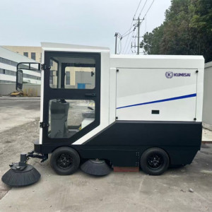 Xe quét rác ngồi lái Kumisai KMS - 240L