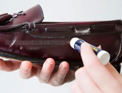 Cách xử lý giày da bị xước đơn giản