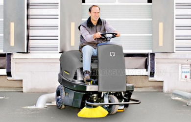Xe quét rác ngồi lái có ưu điểm nào? Mẫu xe được ưa chuộng