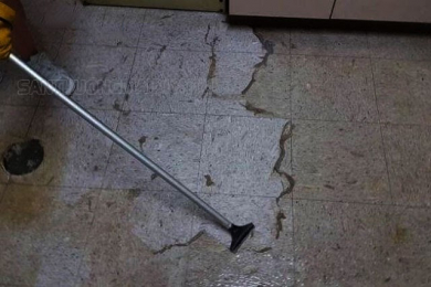 Cách tẩy keo dán sàn nhựa đơn giản và hiệu quả nhất