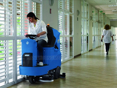 Máy chà sàn dùng bình: Đánh giá ưu nhược điểm