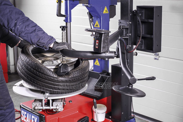 Sửa máy ra vào lốp: 7 lỗi thường gặp & cách khắc phục