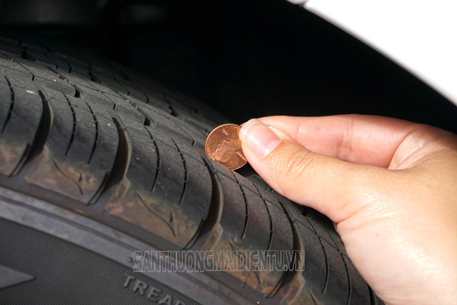 Dấu hiệu cảnh báo lốp xe đi bao lâu thì thay