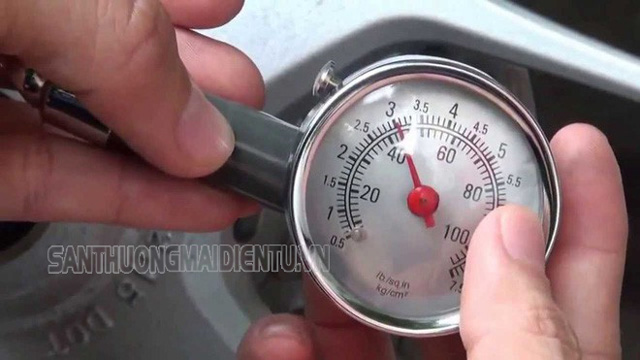 Hướng dẫn đo áp suất lốp xe ô tô