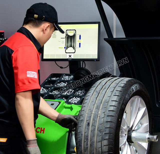 Hướng dẫn cách sử dụng máy cân bằng lốp