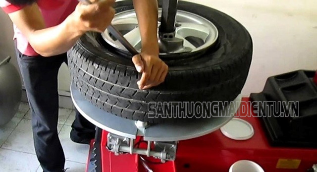Lưu ý khi tháo lốp bằng máy tháo lốp