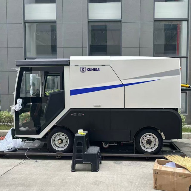 Xe quét rác ngồi lái Kumisai KMS - 1000L