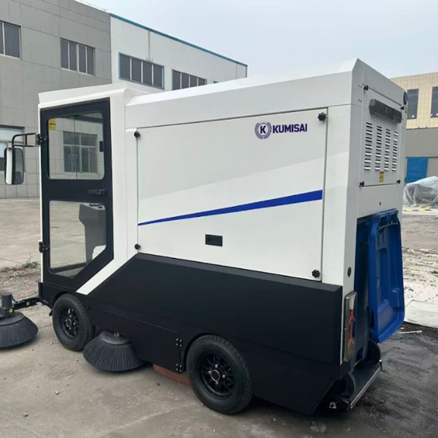 Xe quét rác ngồi lái Kumisai KMS - 240L