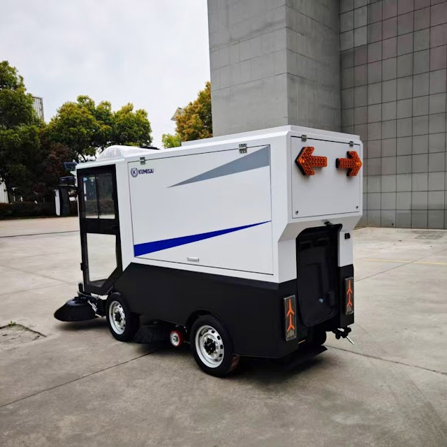 Xe quét rác ngồi lái Kumisai KMS - 155L