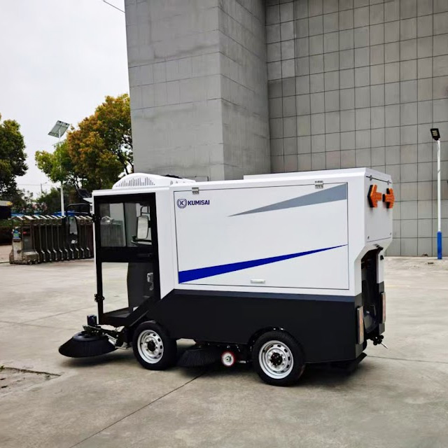 Xe quét rác ngồi lái Kumisai KMS - 155L