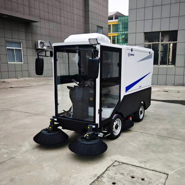 Xe quét rác ngồi lái Kumisai KMS - 155L