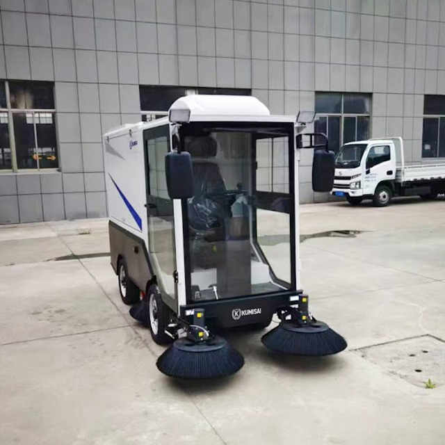 Xe quét rác ngồi lái Kumisai KMS - 155L