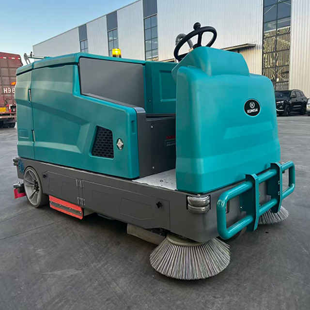 Xe quét rác chà sàn Kumisai KMS 1450XS