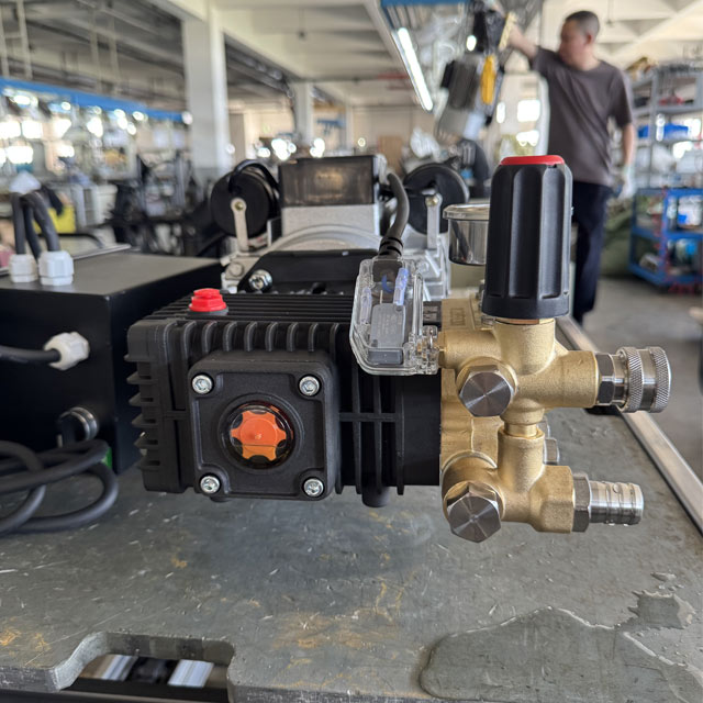 Máy rửa xe cao áp DQC-TECH 20M26