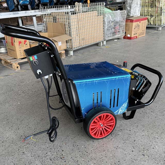 Máy rửa xe cao áp DQC - TECH 20M32-5.5T4