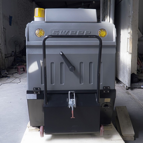 Xe quét rác nhà xưởng ngồi lái Kumisai KMS 1250E - pin litium