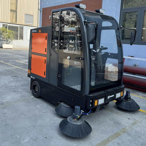 Xe quét rác ngồi lái Kumisai KMS S13 - pin litium