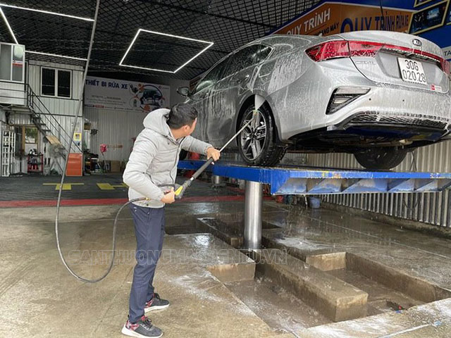 Cầu nâng một trụ chuyên dụng cho quá trình phun rửa xe