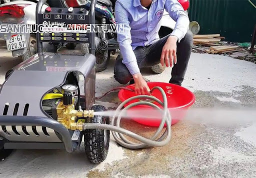 máy rửa xe tự hút nước