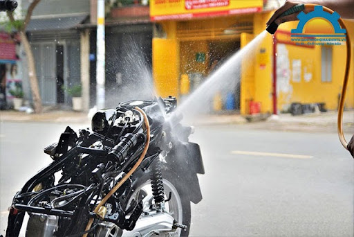 Hiệu quả xịt rửa vượt trội nhờ công suất lớn, áp lực cao