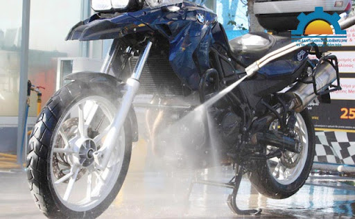 tự rửa xe máy tại nhà