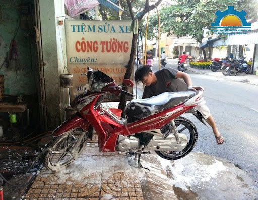 tiệm rửa xe máy