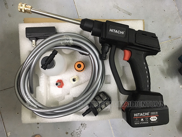 Máy rửa xe bằng pin Hitachi