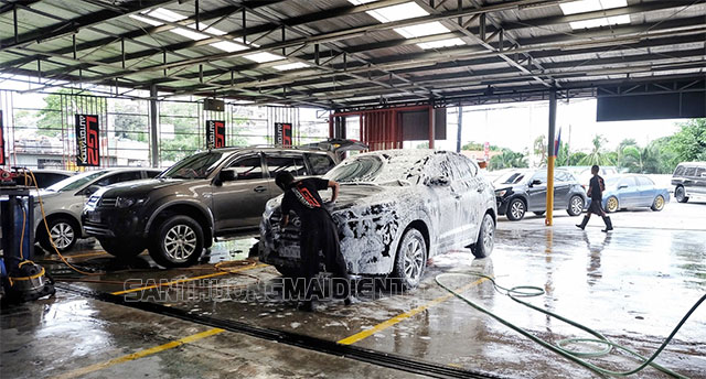 Rửa xe có sự hỗ trợ của thiết bị hiện đại trông chuyên nghiệp hơn hẳn