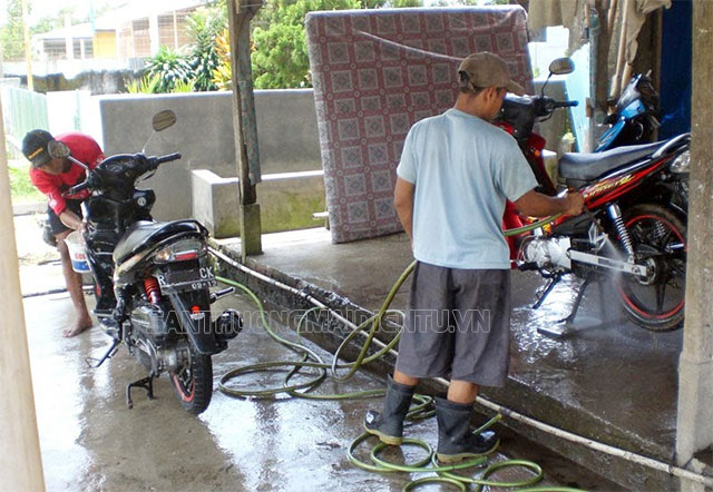 Tiệm rửa xe máy Hưng Yên